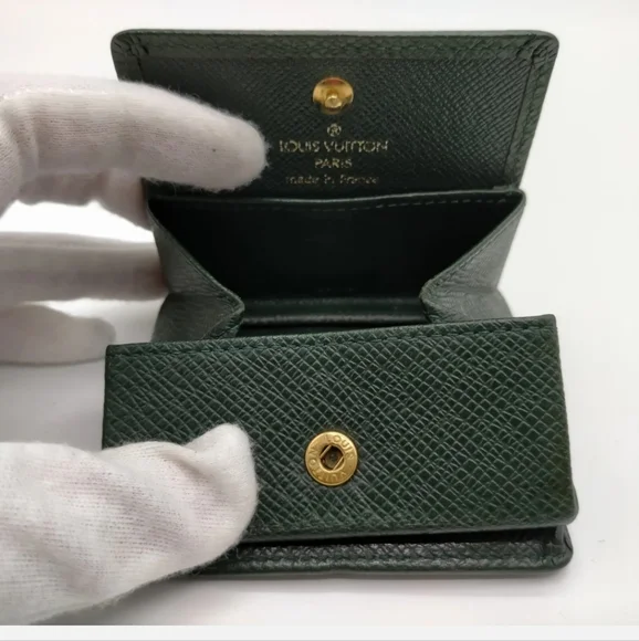 Louis Vuitton LV Coin Purse Portemonnaie Boit in Greens Taiga leather